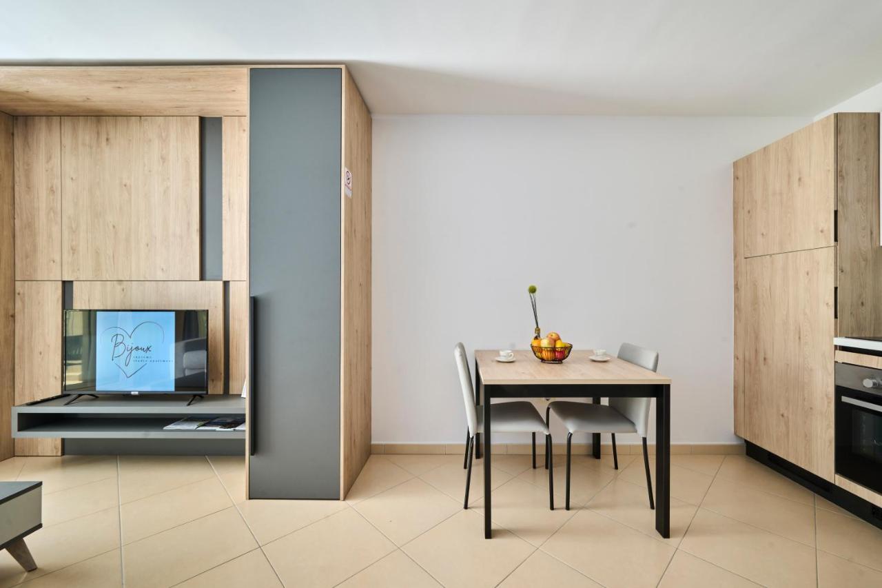 Supreme Studio Apartment Bijoux อูมัค ภายนอก รูปภาพ