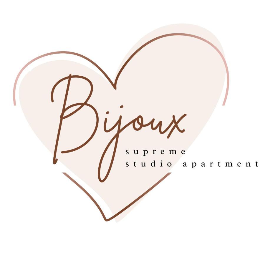 Supreme Studio Apartment Bijoux อูมัค ภายนอก รูปภาพ